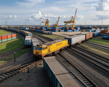 中老铁跨境客货运输 “开门红”工业丝外贸平台